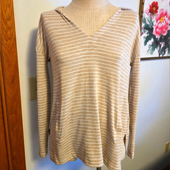 BANANA REPUBLIC LUXESPUN BEIGE & WHITE STRIPED V-NECK HOODED SWEATER. SIZE XS. - Picture 1 of 7